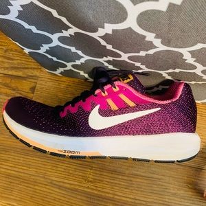 Size:7.5 Women’s Nike running shoe